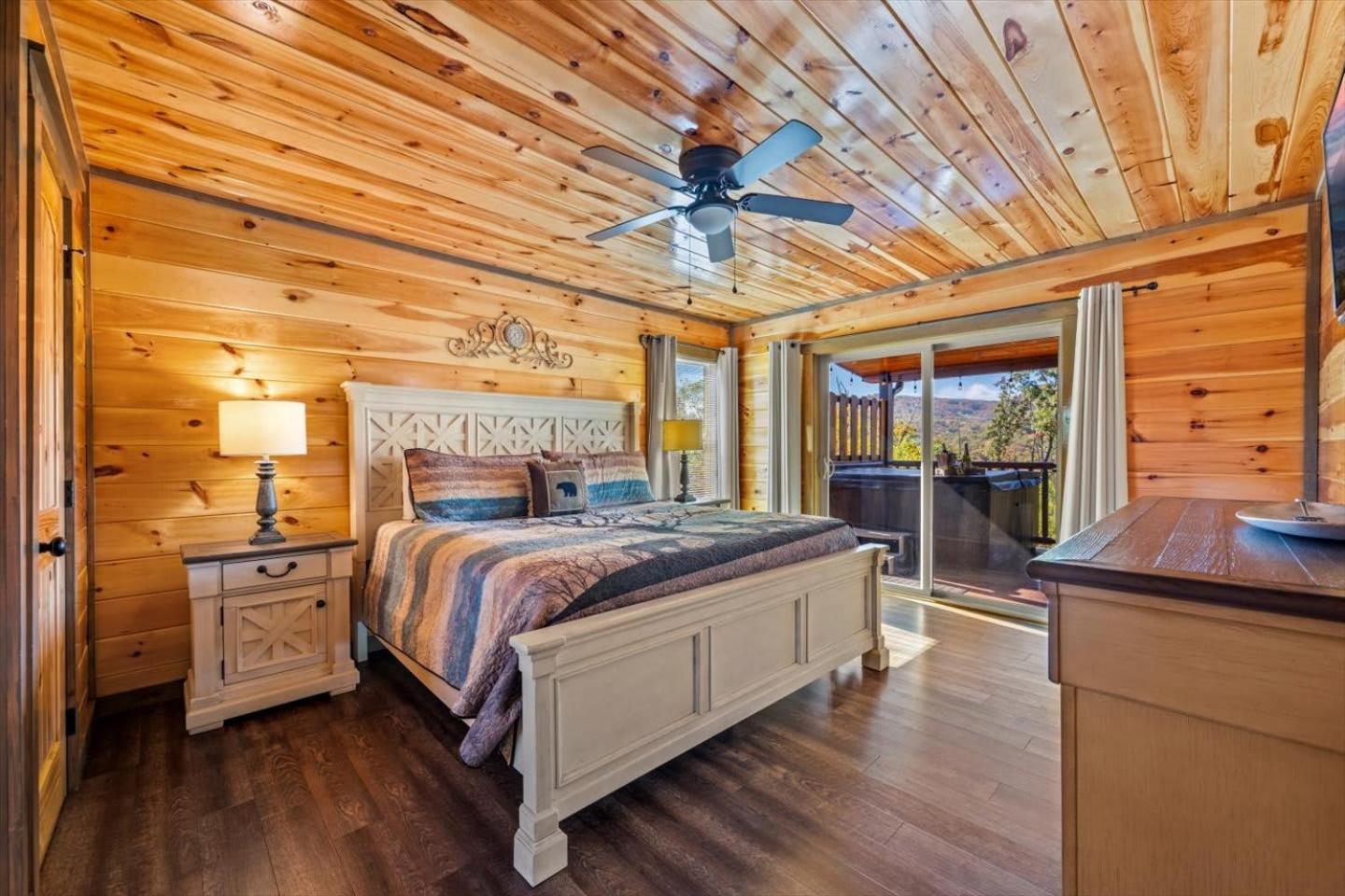 Indoor Pool, Volleyball Beach, Mountain View, Luxury Гатлинбург Экстерьер фото