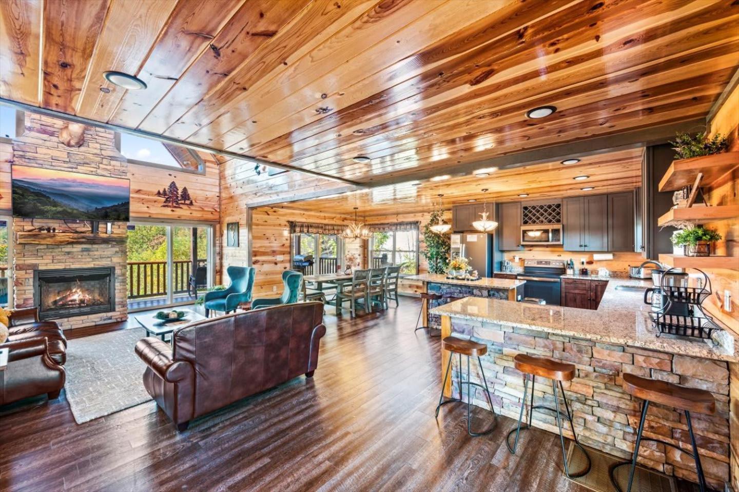 Indoor Pool, Volleyball Beach, Mountain View, Luxury Гатлинбург Экстерьер фото