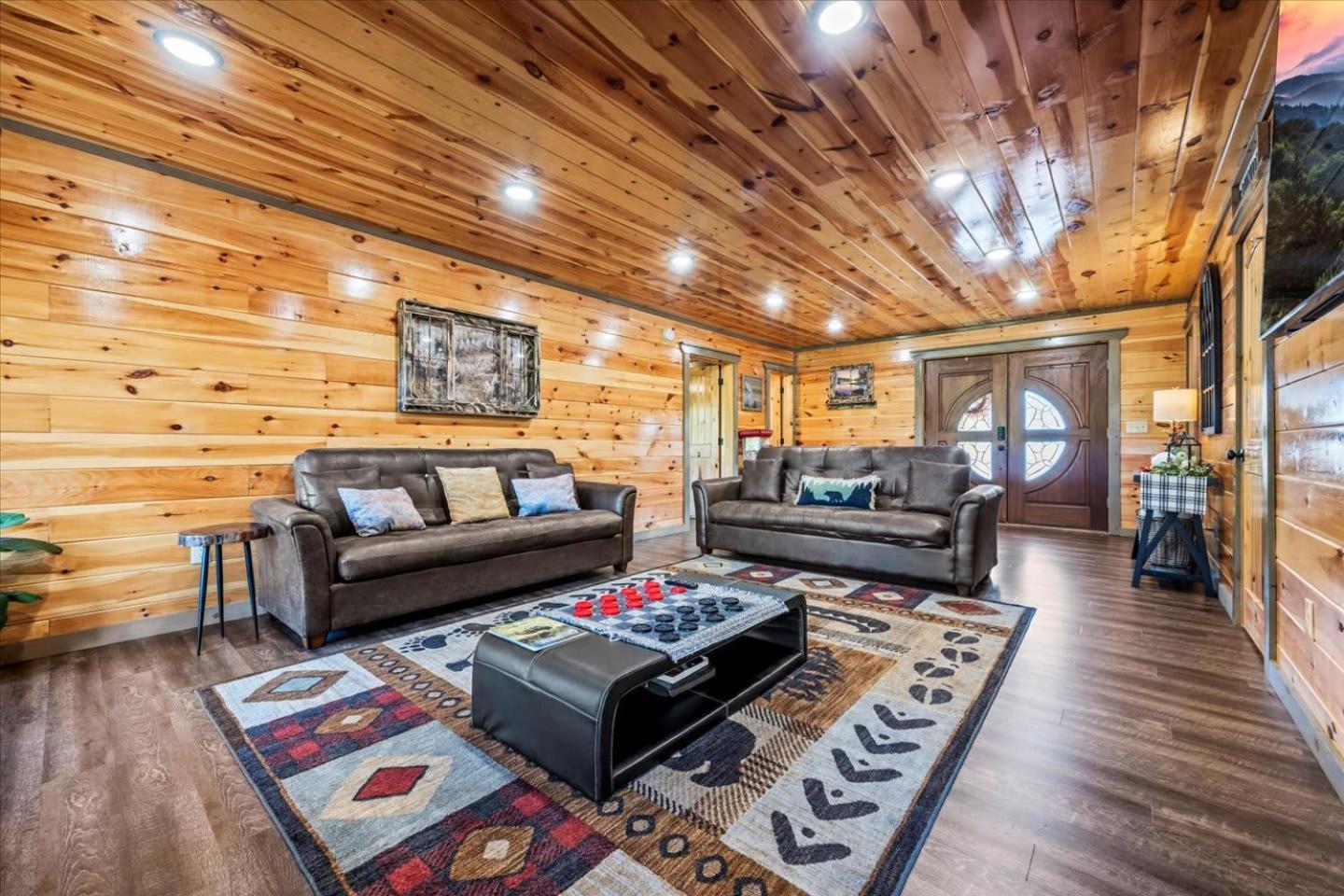 Indoor Pool, Volleyball Beach, Mountain View, Luxury Гатлинбург Экстерьер фото